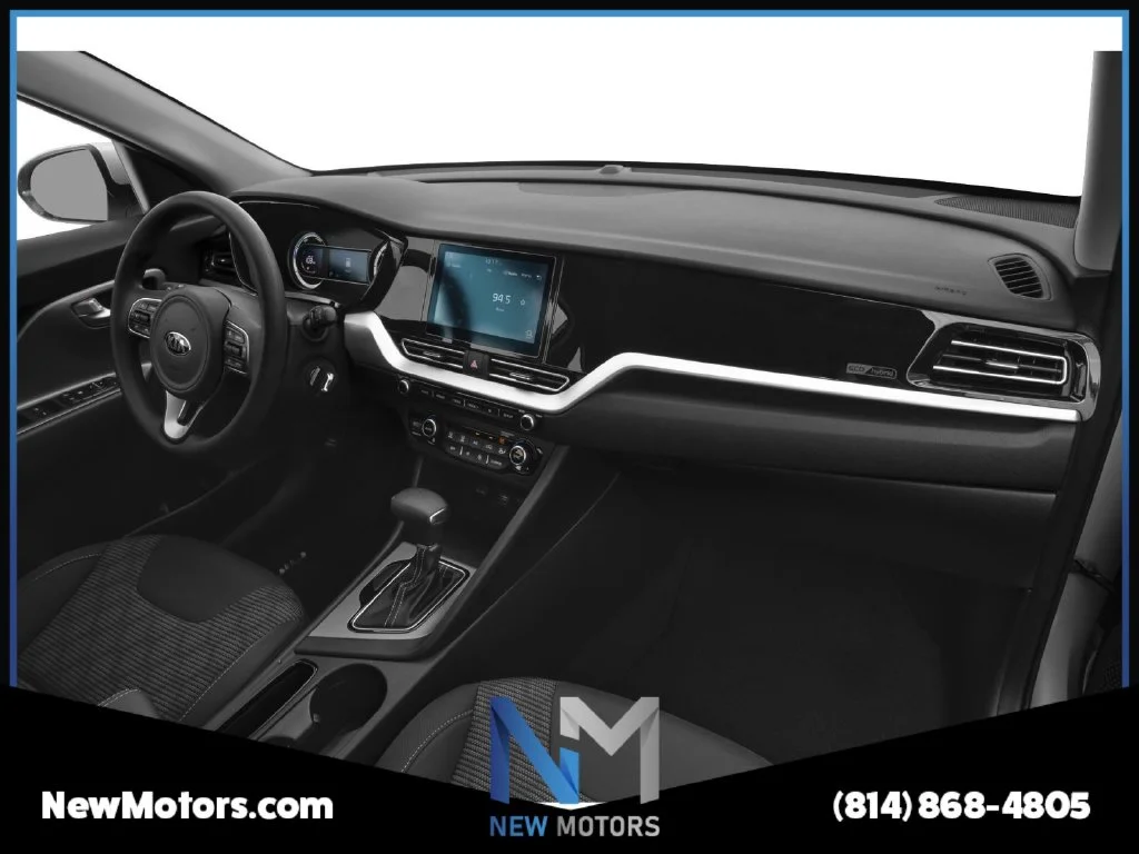Used 2020 Silky Silver Kia LX image 10