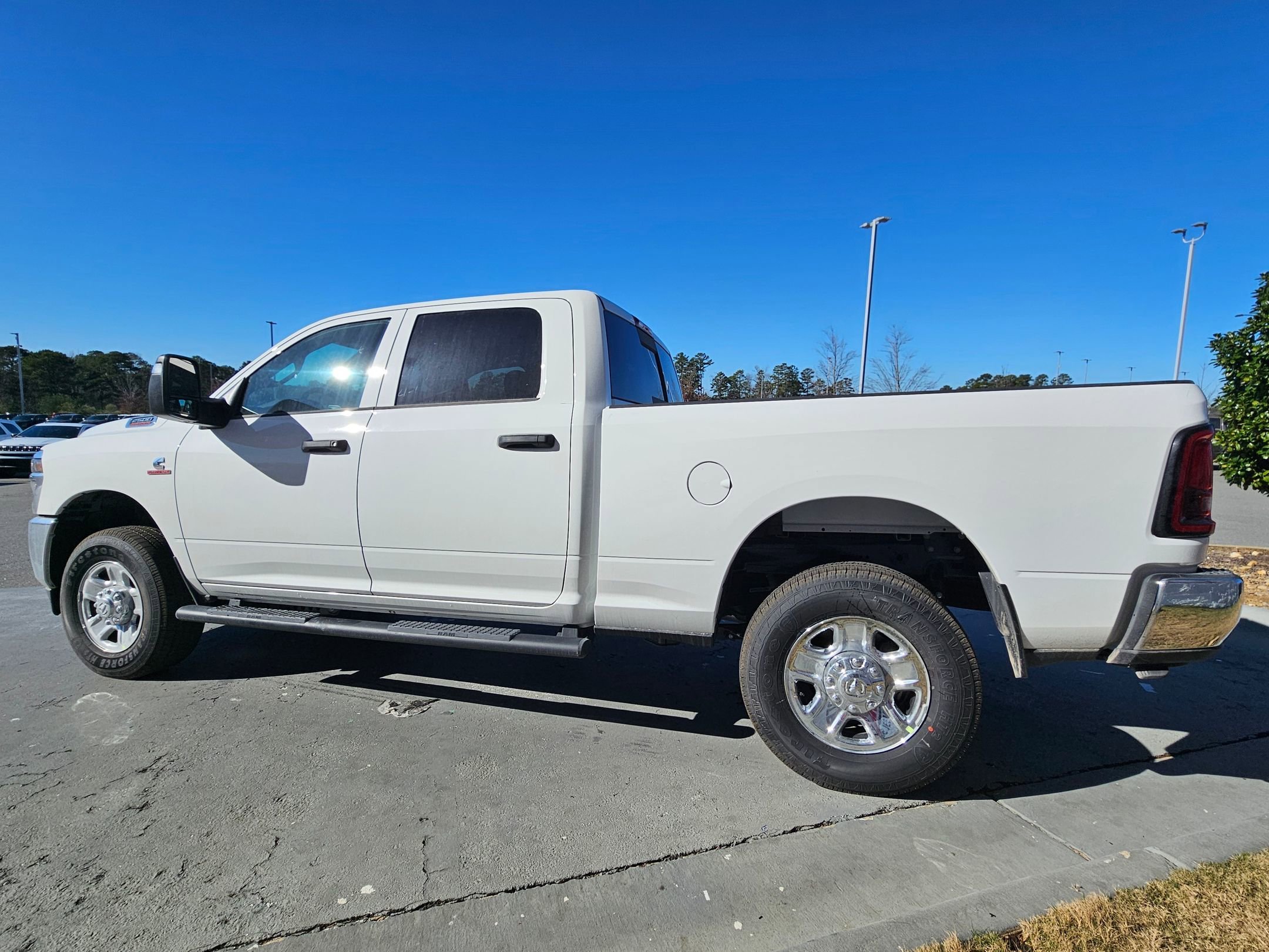 New 2026 Bright White Clear-Coat Exterior Paint RAM Tradesman image 5