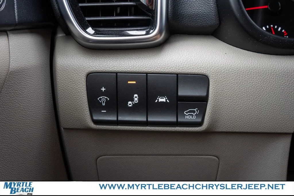Used 2022 Sparkling Silver Kia SX image 30