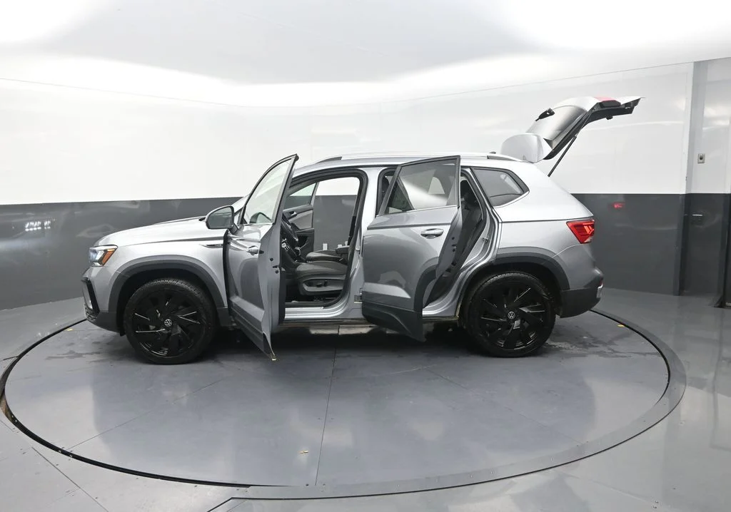 Used 2024 Silver Volkswagen 1.5T SE image 35