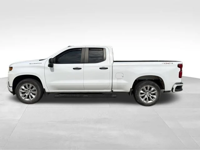 Used 2019 White Chevrolet Custom image 10
