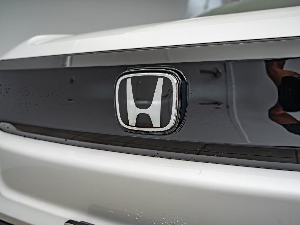 Used 2024 Snowfall Pearl Honda EX image 12