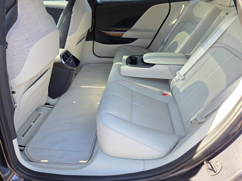 Used 2023  Lucid Grand Touring image 16