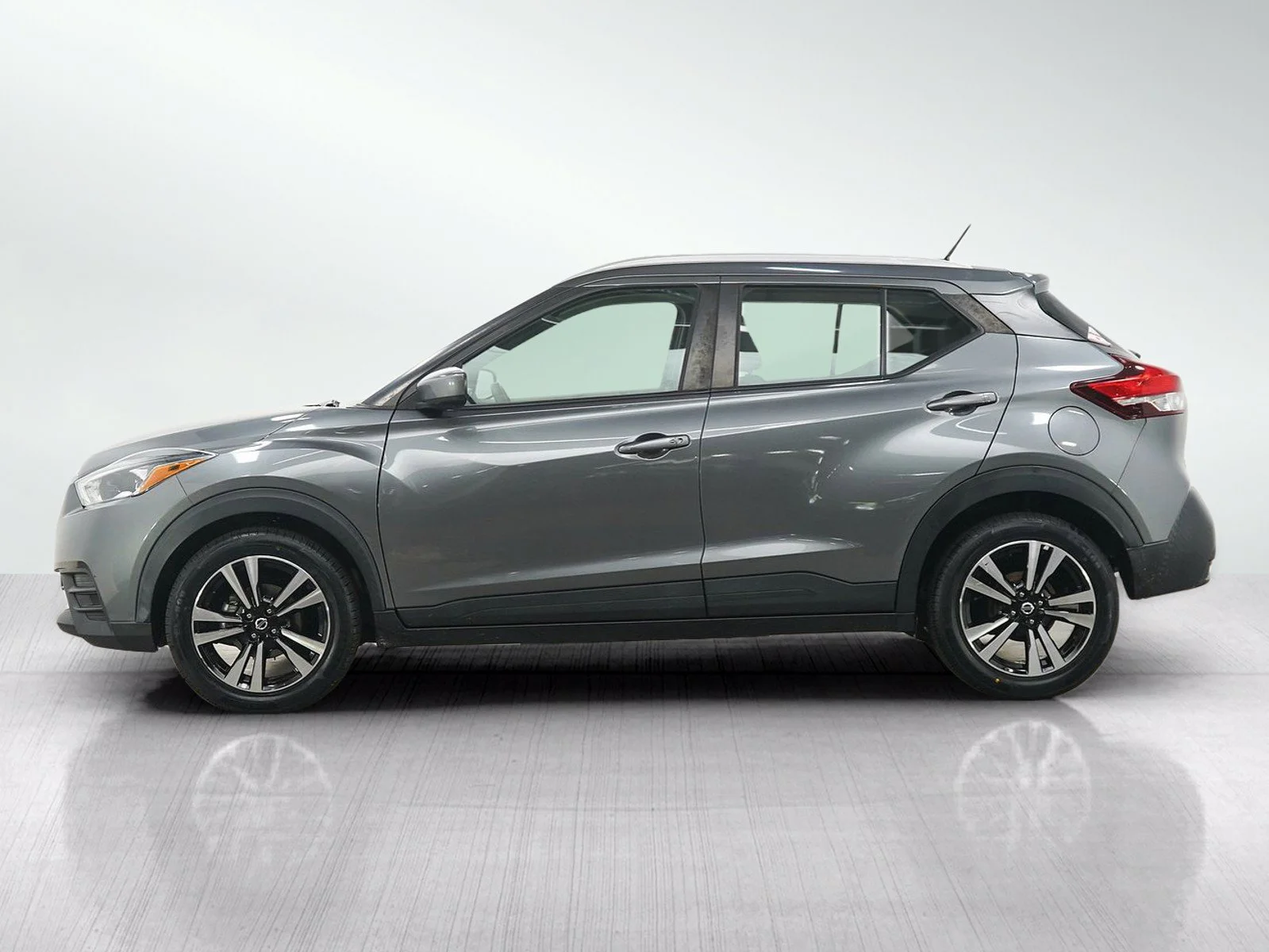 Used 2019 Nissan Kicks SV with VIN 3N1CP5CU9KL547345 for sale in Burnsville, Minnesota