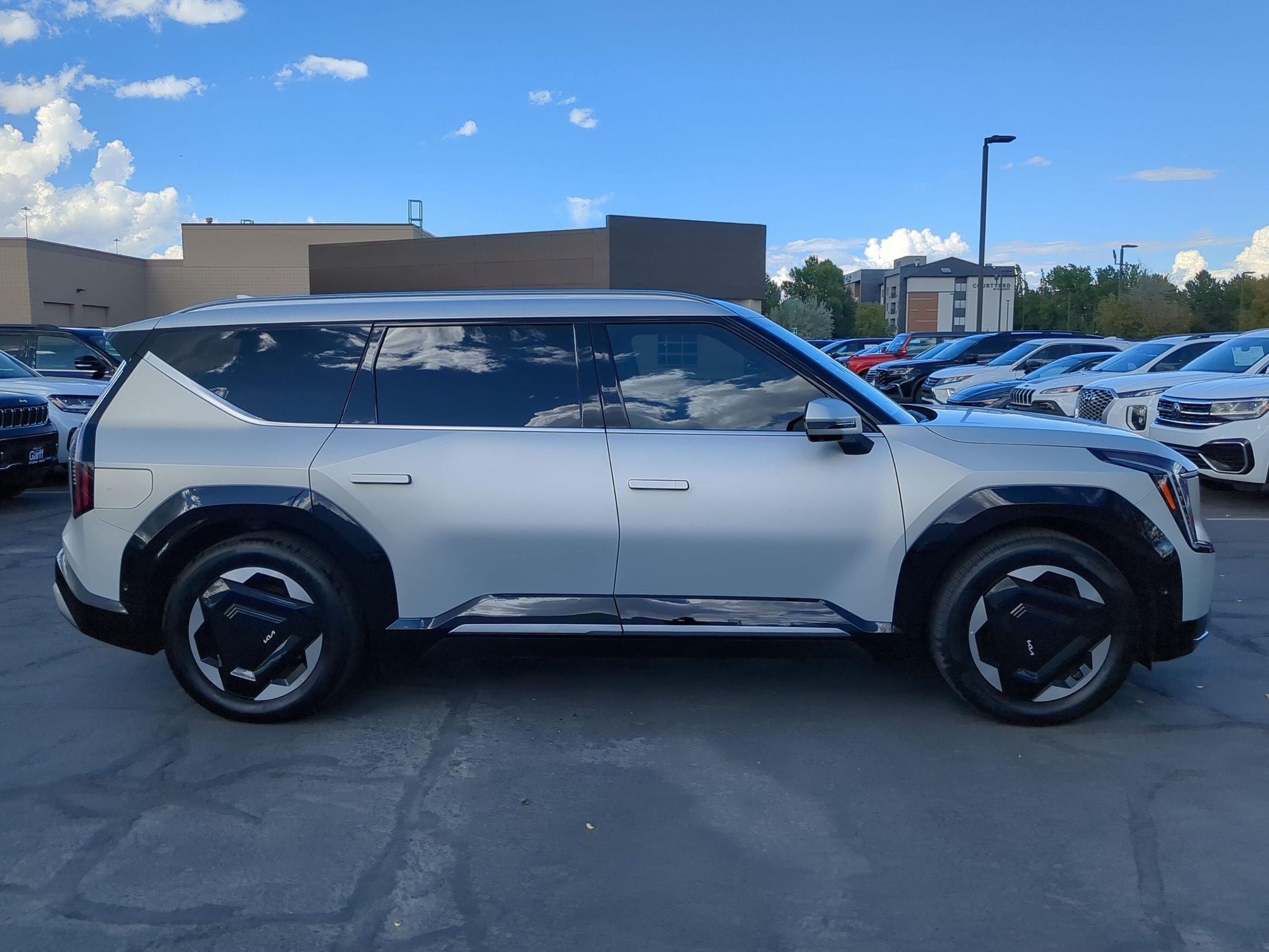 Used 2024 Kia EV9 Land with VIN KNDADFS55R6028813 for sale in Sandy, UT