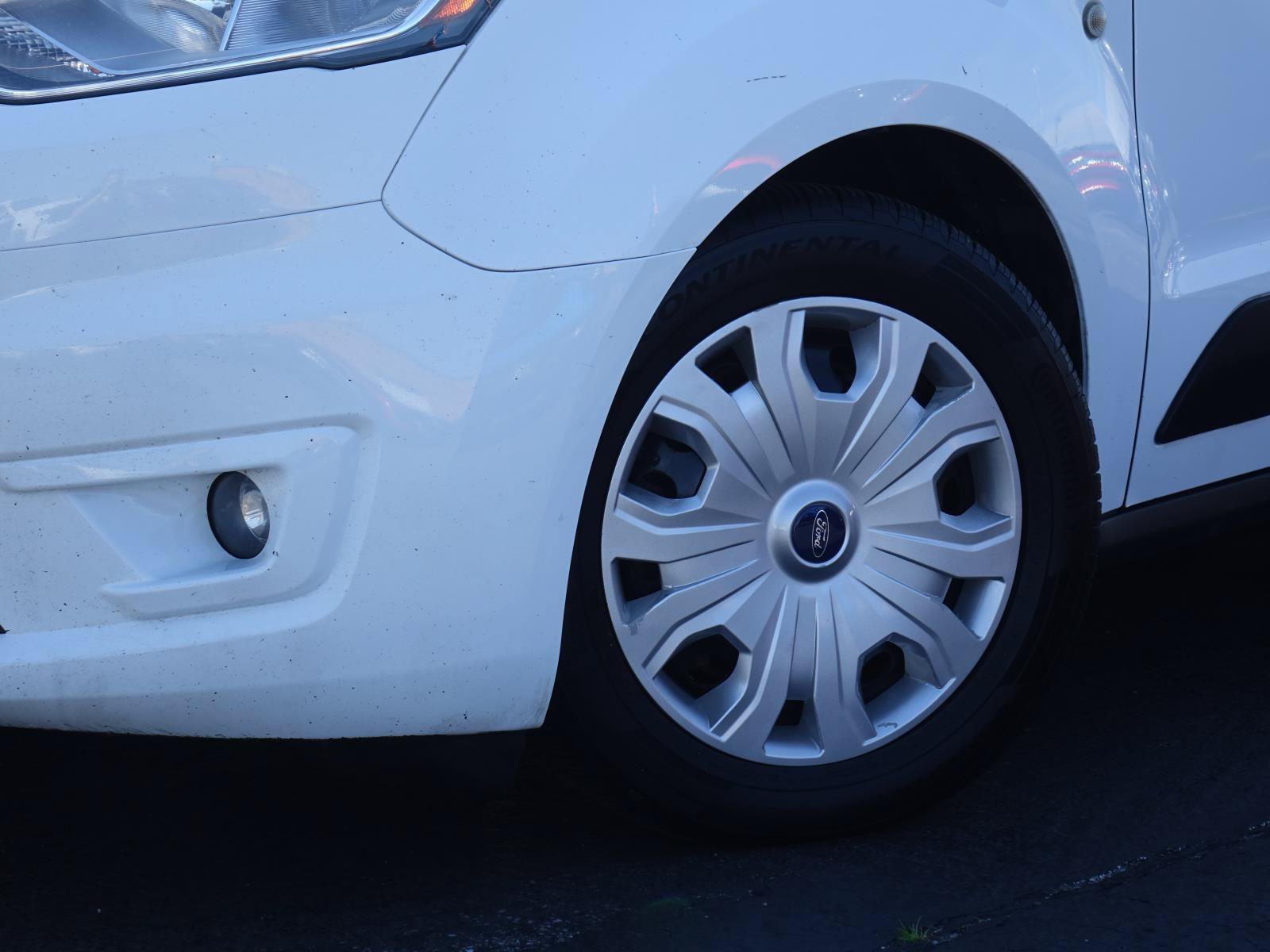Used 2019 Frozen White Ford XLT image 4