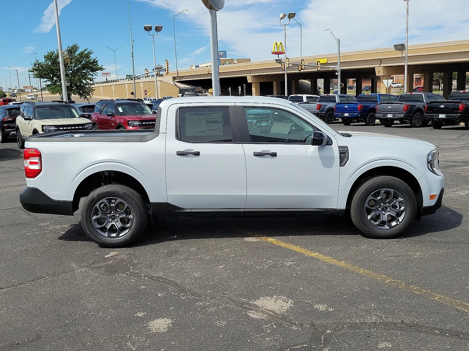 New 2025 Space White Metallic Ford XLT image 5