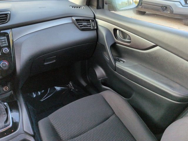 Used 2021 Silver Nissan S image 17