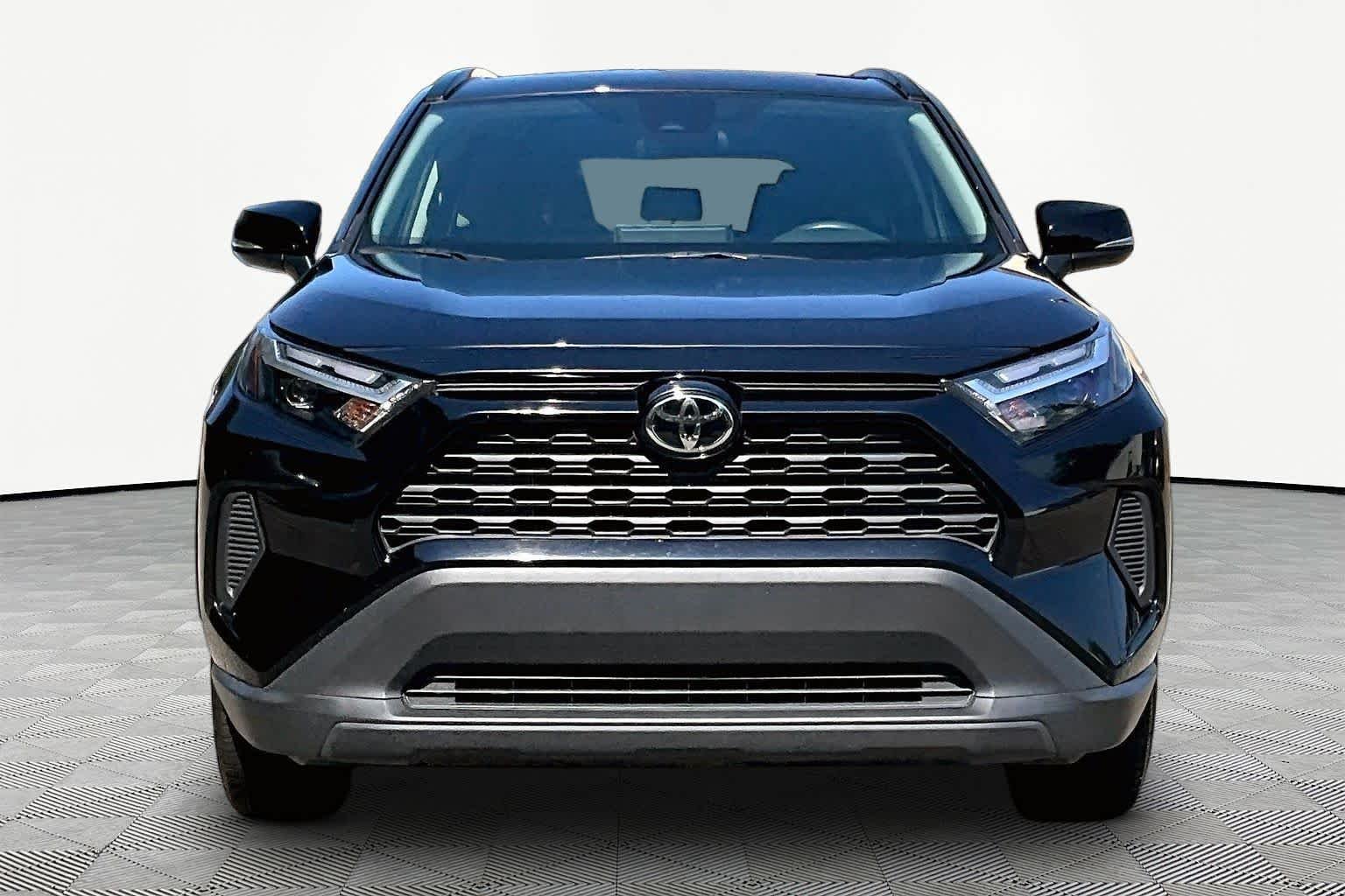Used 2025 Midnight Black Metallic Toyota XLE image 4