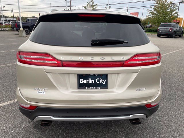 Used 2017 White Gold Metallic Lincoln Select image 6