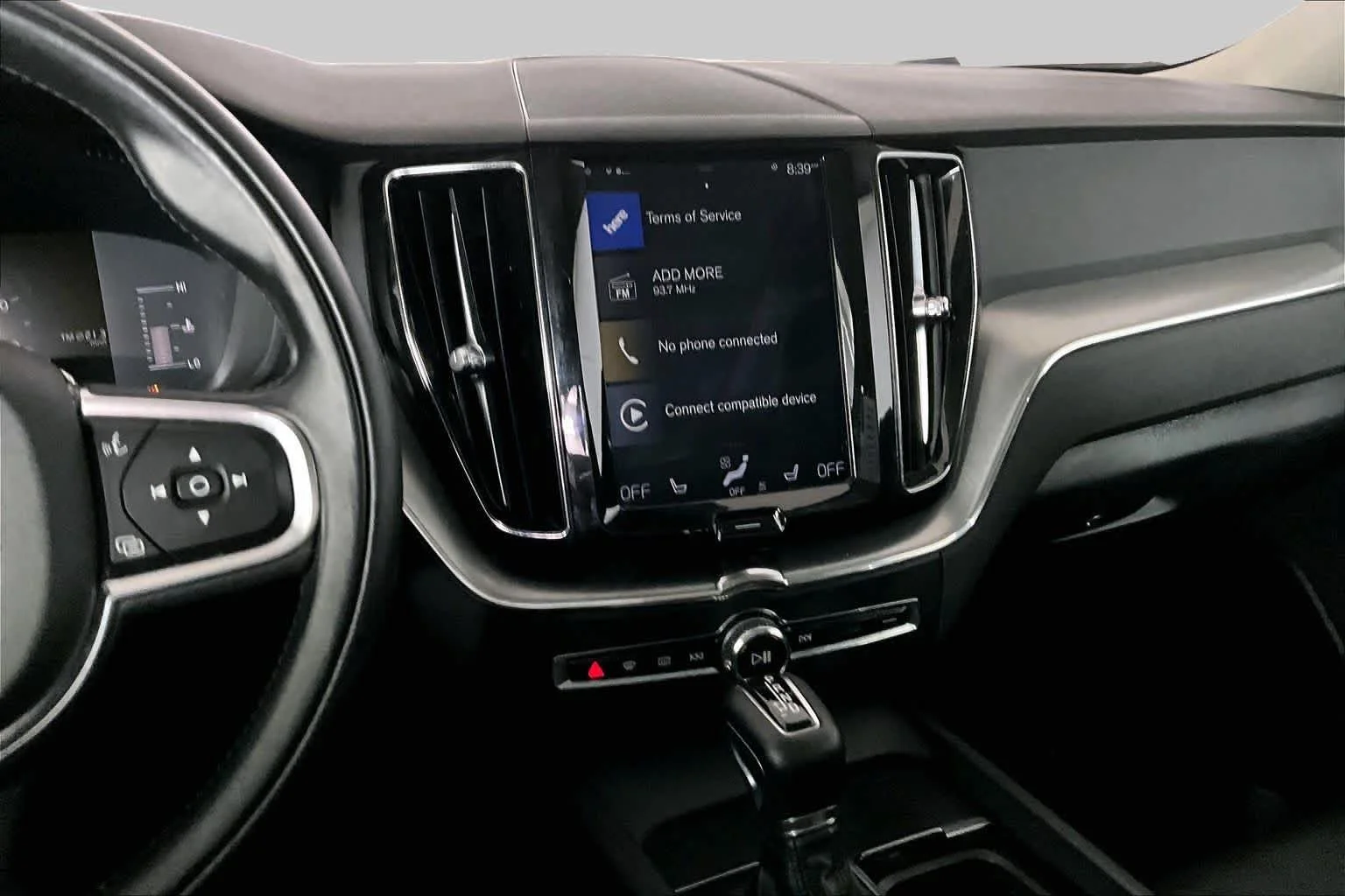 Certified Used 2019 Onyx Black Metallic Volvo Momentum image 7