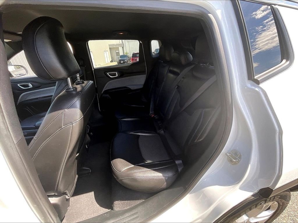 Used 2024 White Jeep Latitude image 15