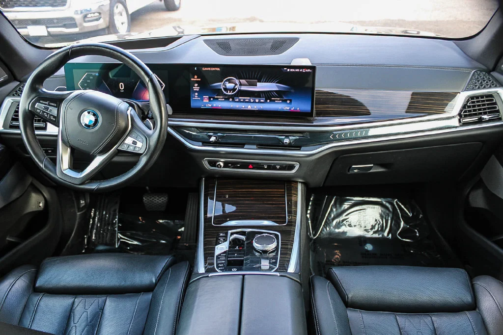 Used 2025 Black BMW xDrive50e image 13