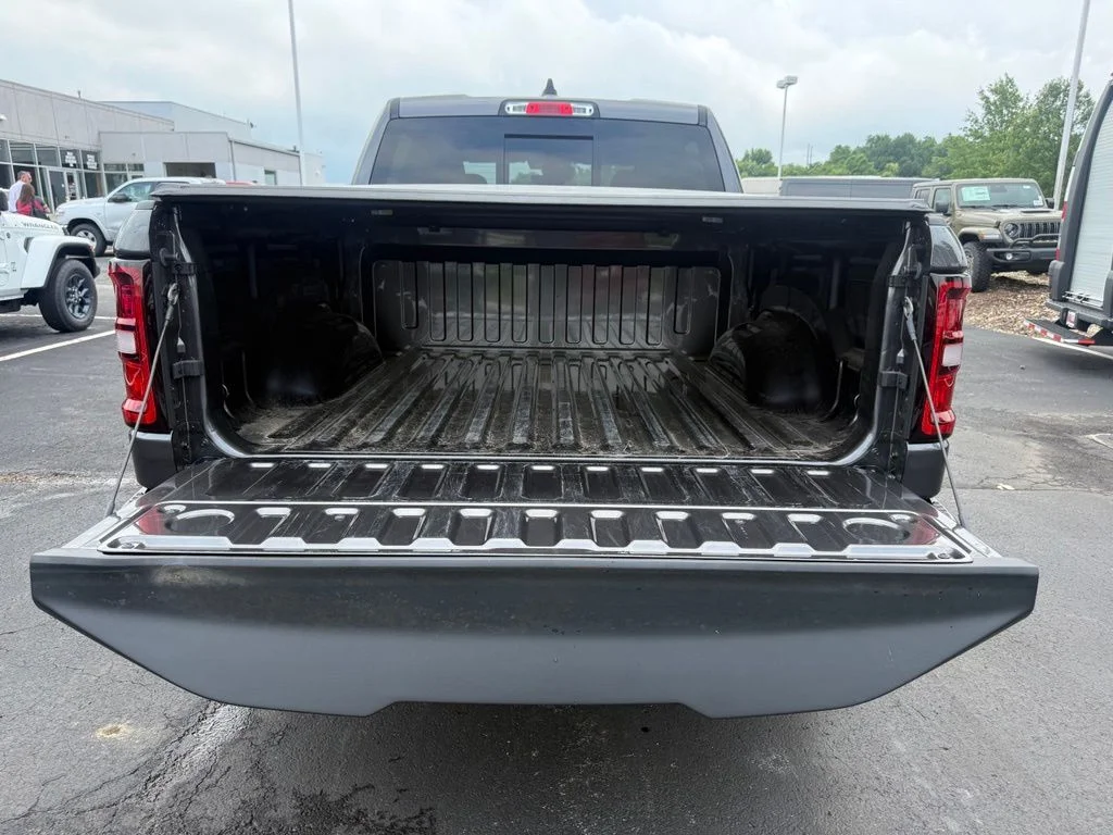 New 2026 Granite Crystal Metallic Clear-Coat Exterior Paint RAM Big Horn/Lone Star image 47