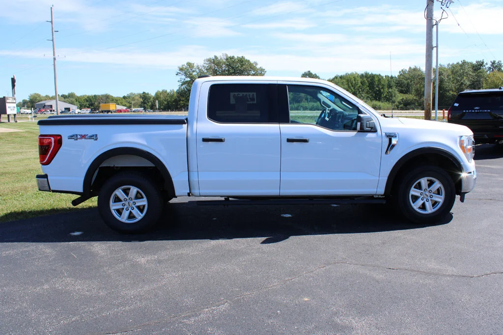 Used 2021 Oxford White Ford XLT image 16