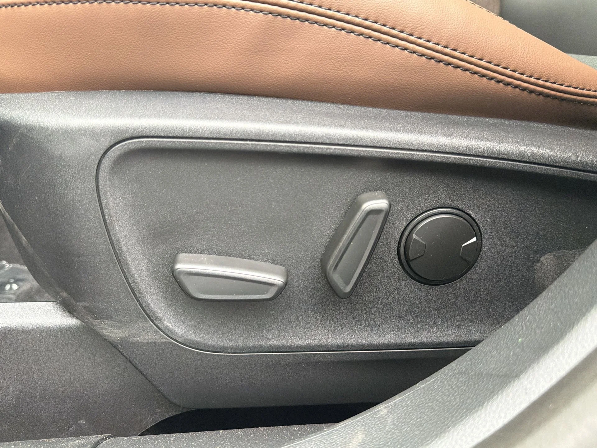 New 2026 Ruby Red Metallic Tinted Clearcoat Ford Outer Banks® image 21