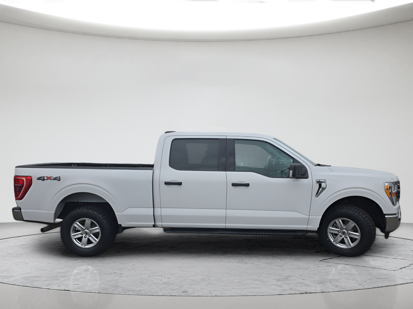 Used 2021 White Ford XLT image 7