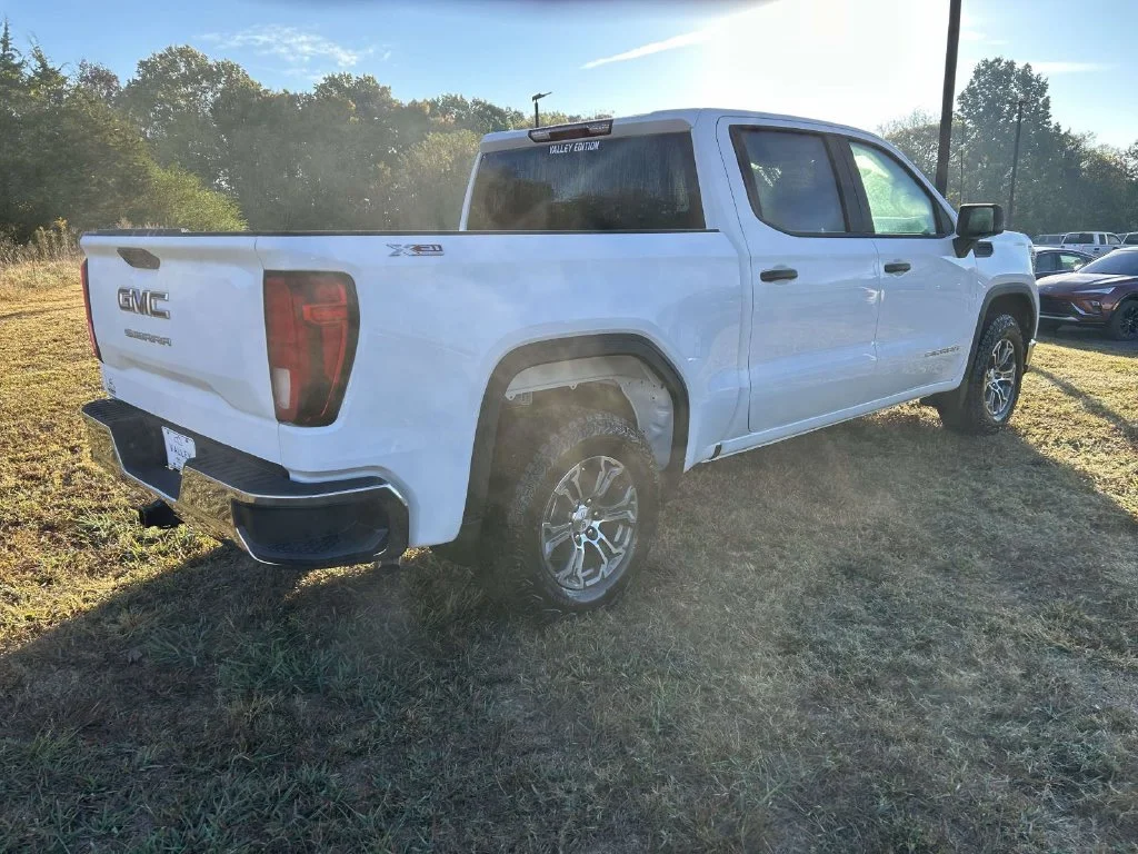 New 2026 Summit White GMC Pro image 4