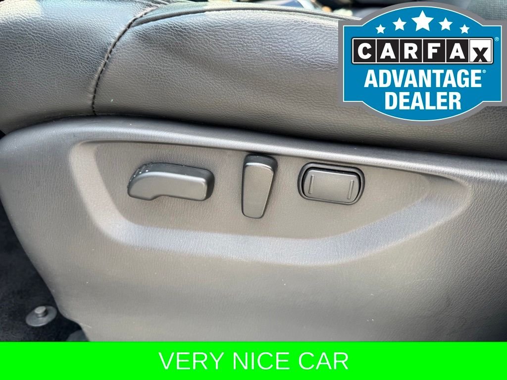 Used 2022 White Nissan SL image 18