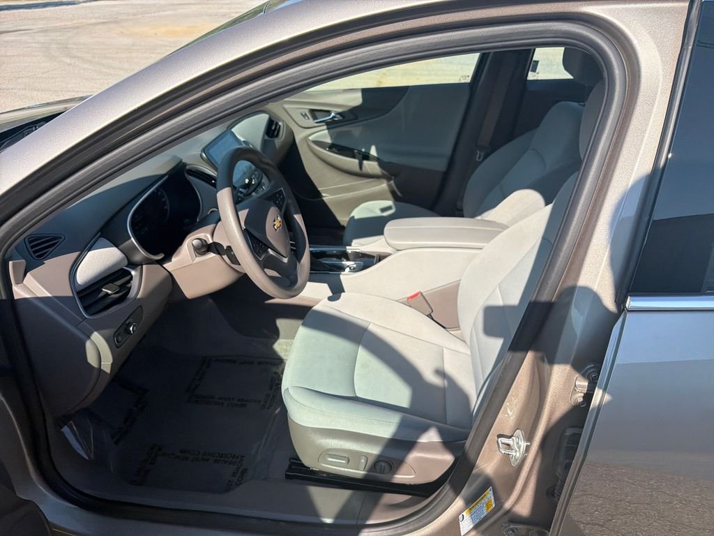Used 2025 Gray Chevrolet LT image 13