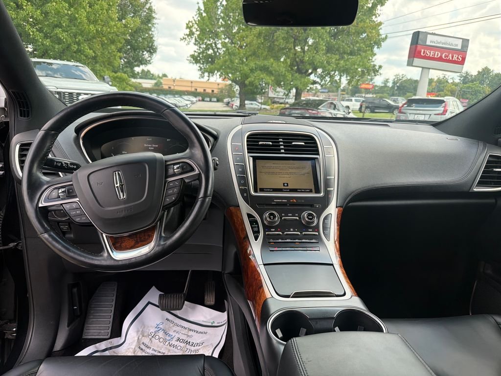 Used 2019 Black Lincoln Select image 15