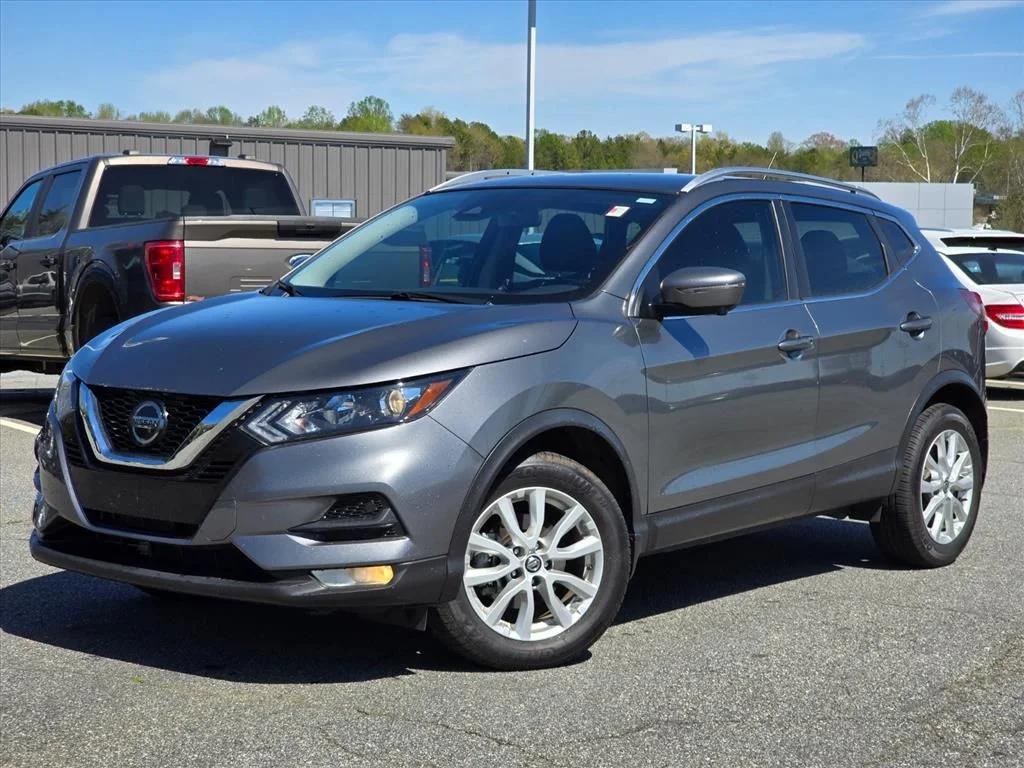 Used 2022 Gray Nissan SV image 2