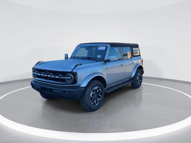 Used 2023 Silver Ford Outer Banks image 3