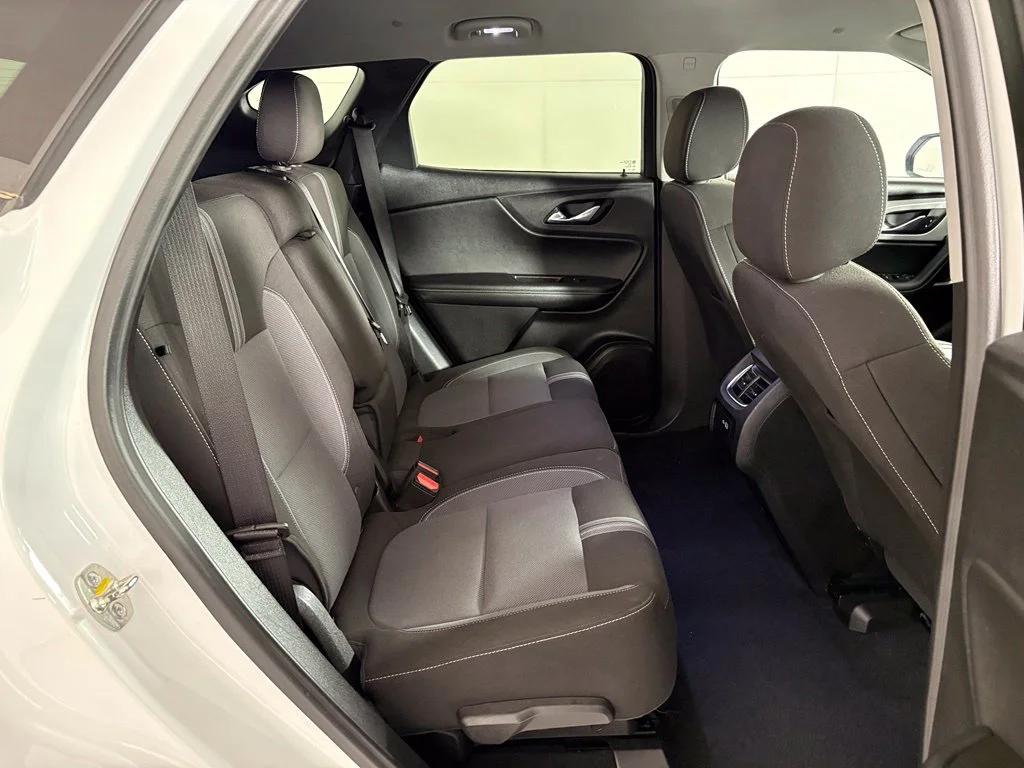Used 2025 White Chevrolet LT image 37