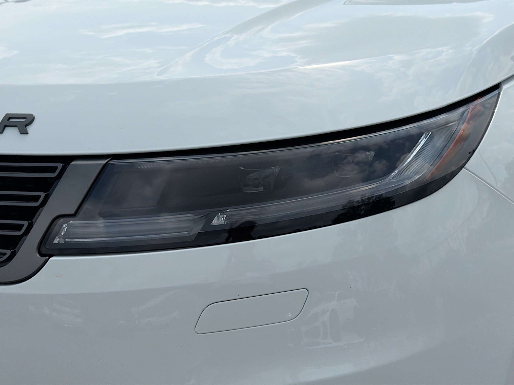 New 2026 Fuji White Land Rover SE image 9