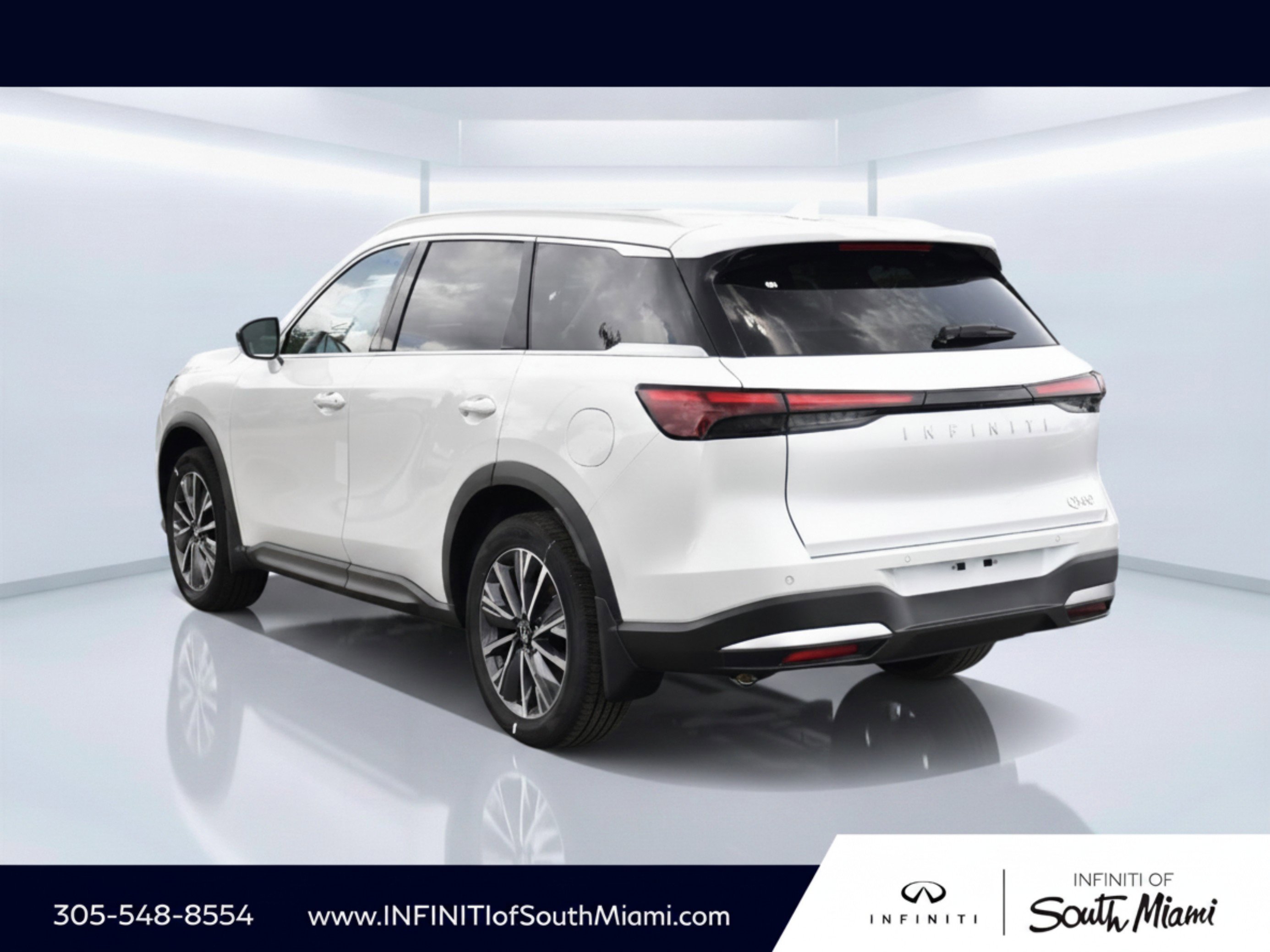 New 2027 RADIANT WHITE INFINITI Luxe FWD image 6