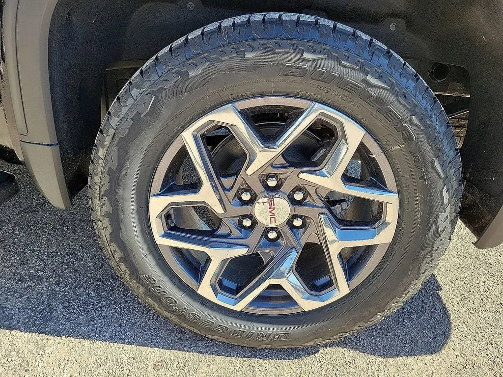 2026 GMC Sierra 1500 SLT - Photo 10