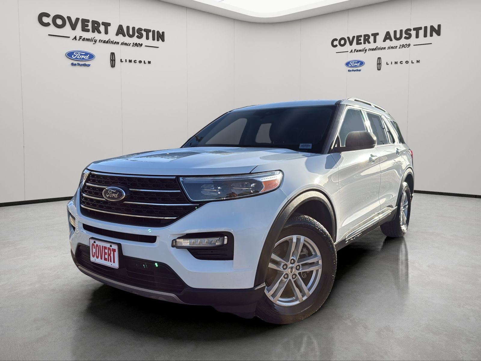 Used 2023 White Ford XLT image 1