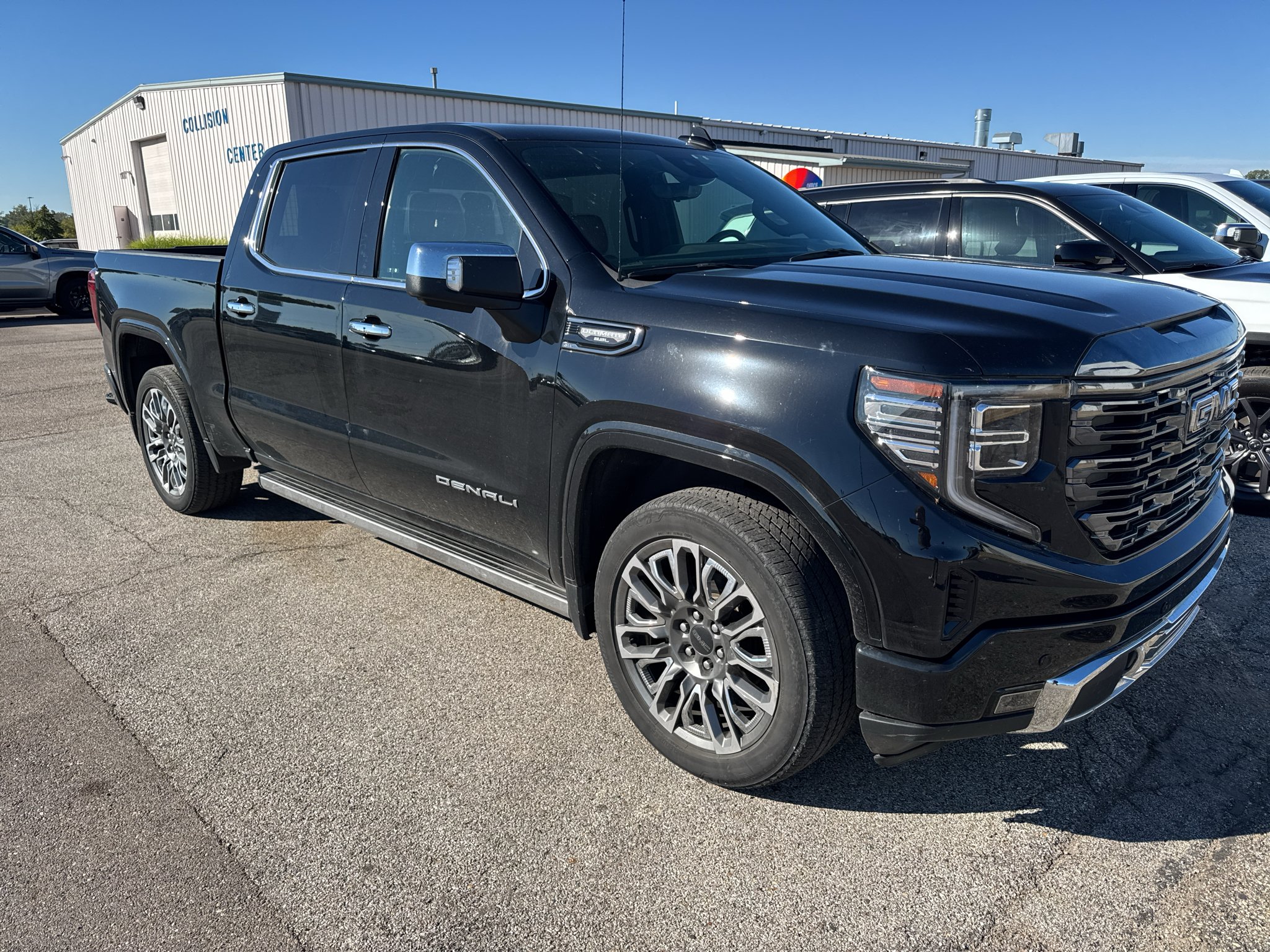 Used 2024 Onyx Black GMC Denali Ultimate image 5