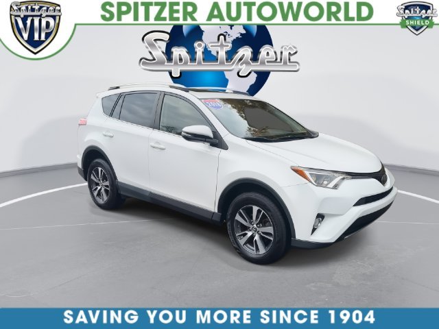 Used 2018 White Toyota XLE image 3