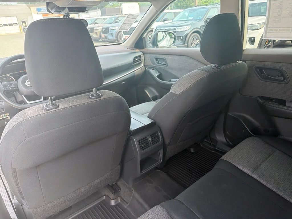 Used 2022 White Nissan S image 25
