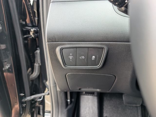 Used 2023 Black Hyundai SEL Premium image 11