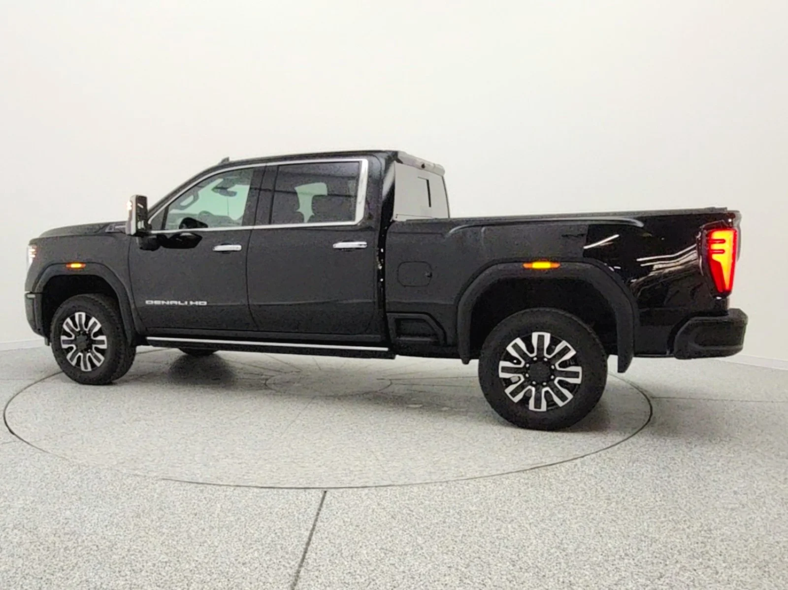 2025 GMC Sierra 2500HD Denali Ultimate - Photo 8