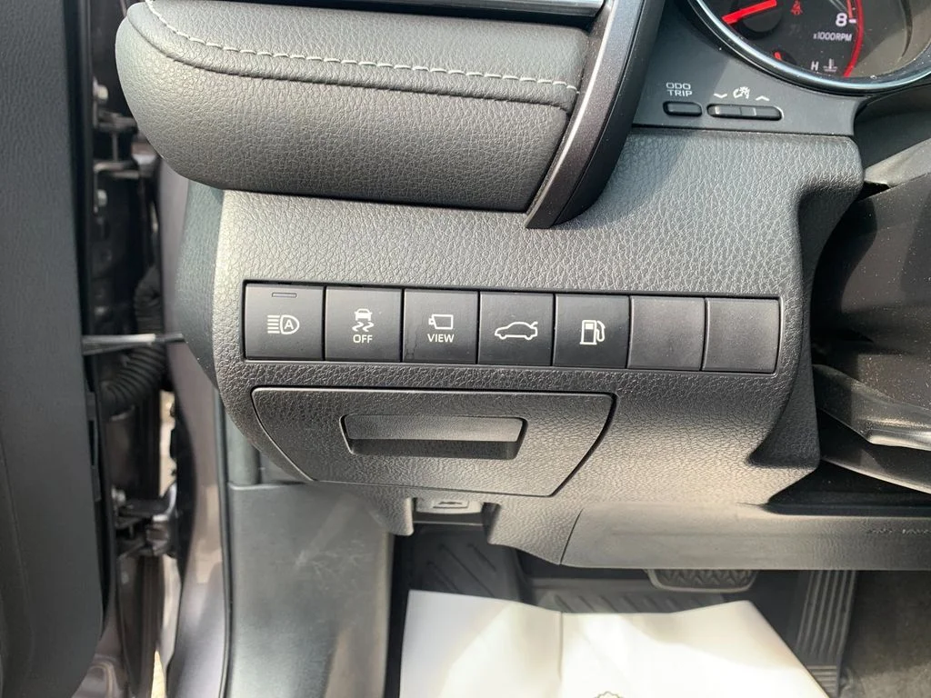 Used 2018 Gray Toyota XSE V6 image 29