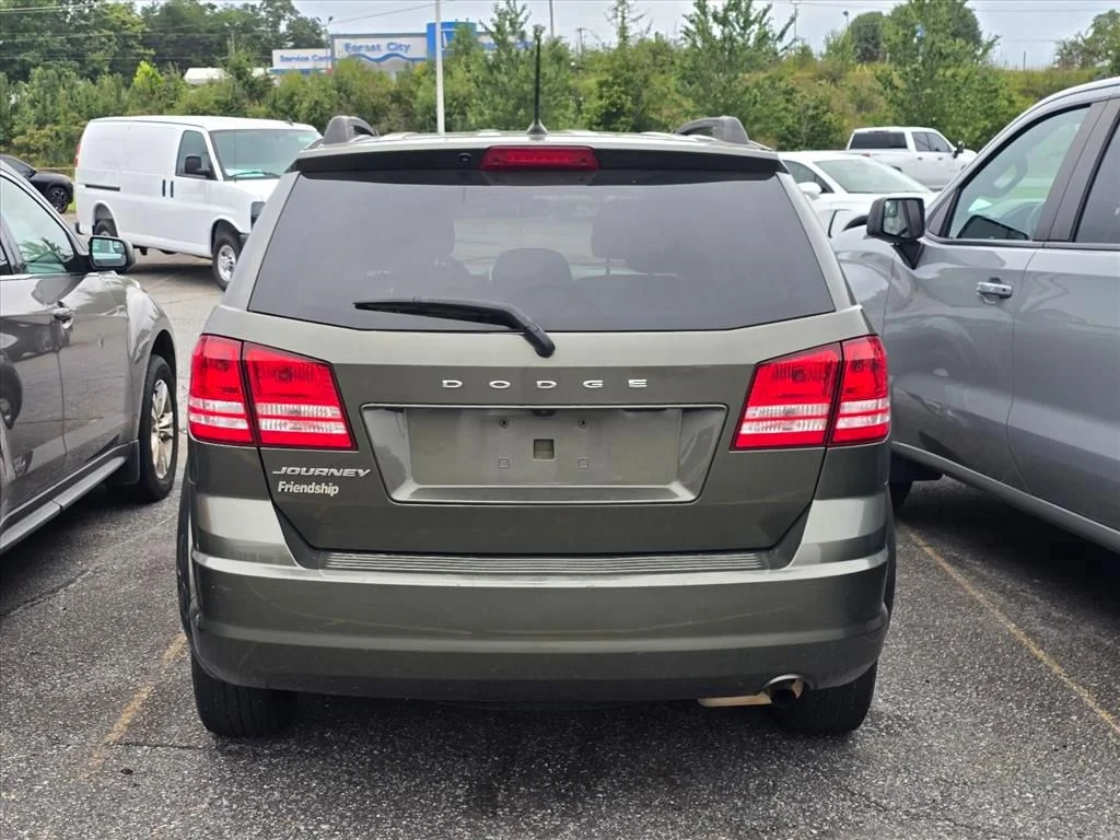 Used 2019 Green Dodge SE image 13