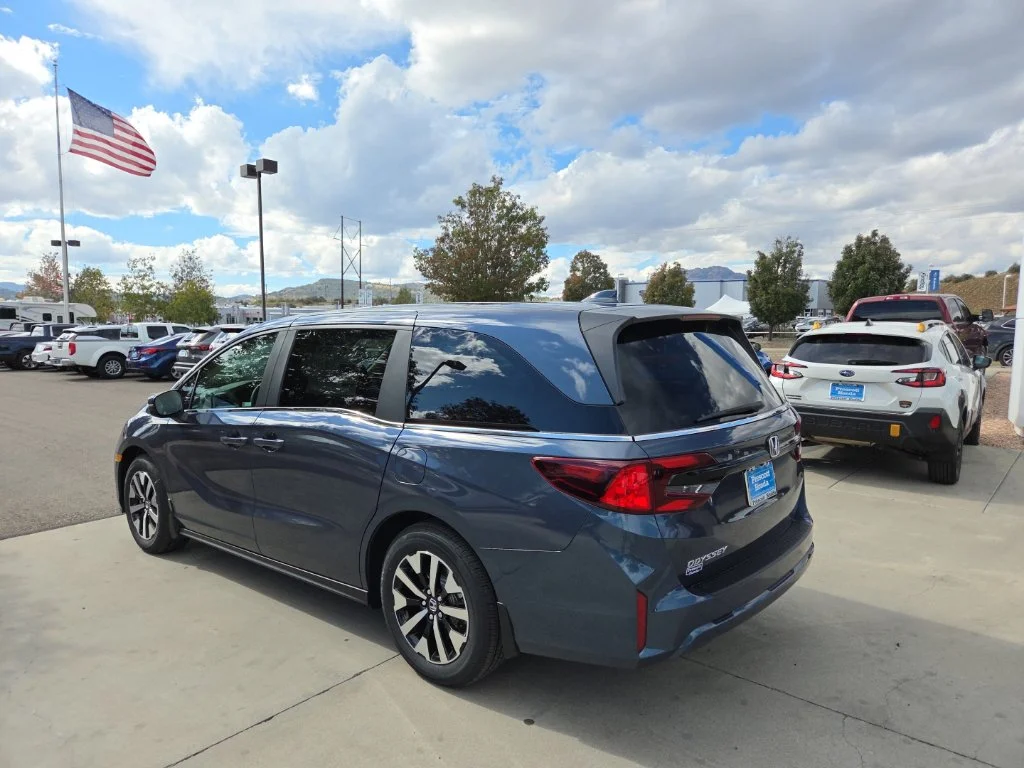 New 2027 Smoke Blue Pearl Honda EX-L image 4