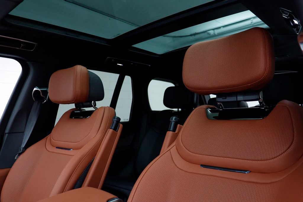 New 2026 Borasco Grey LAND ROVER SV Signature Suite image 18