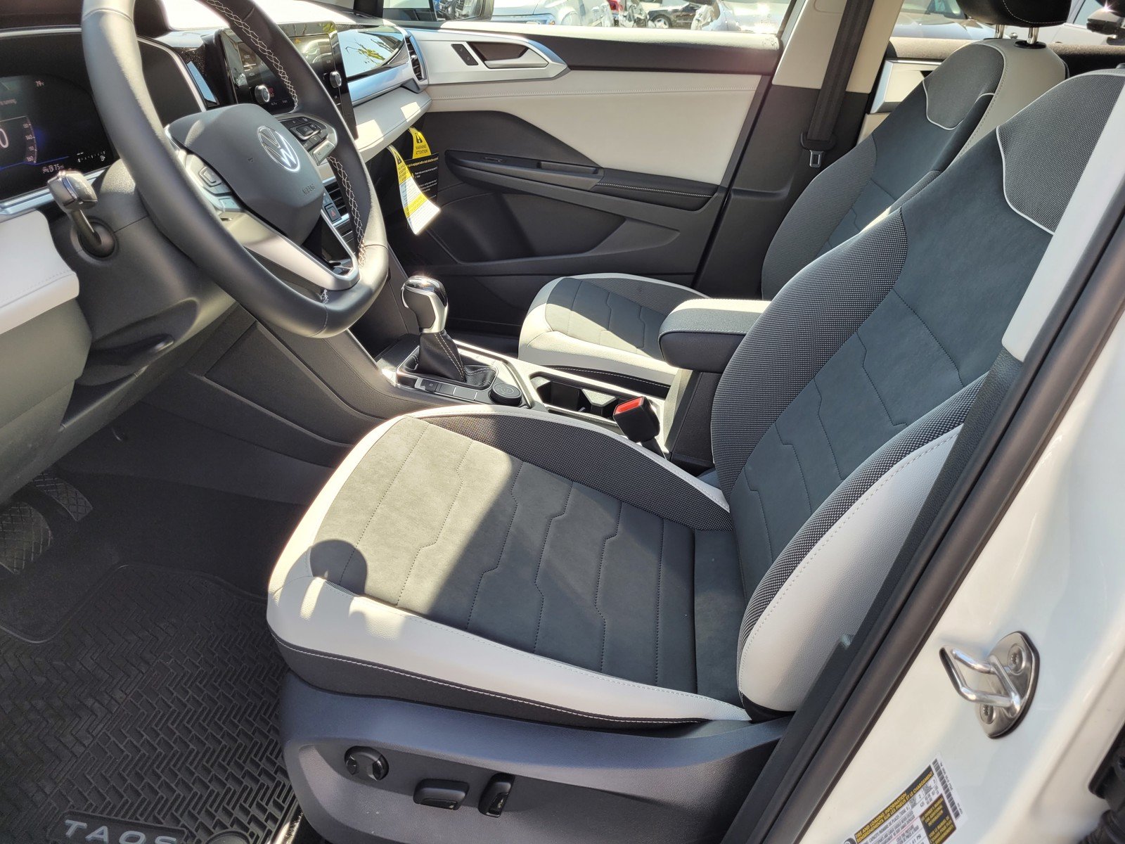 New 2026 White Volkswagen 1.5T SE image 9