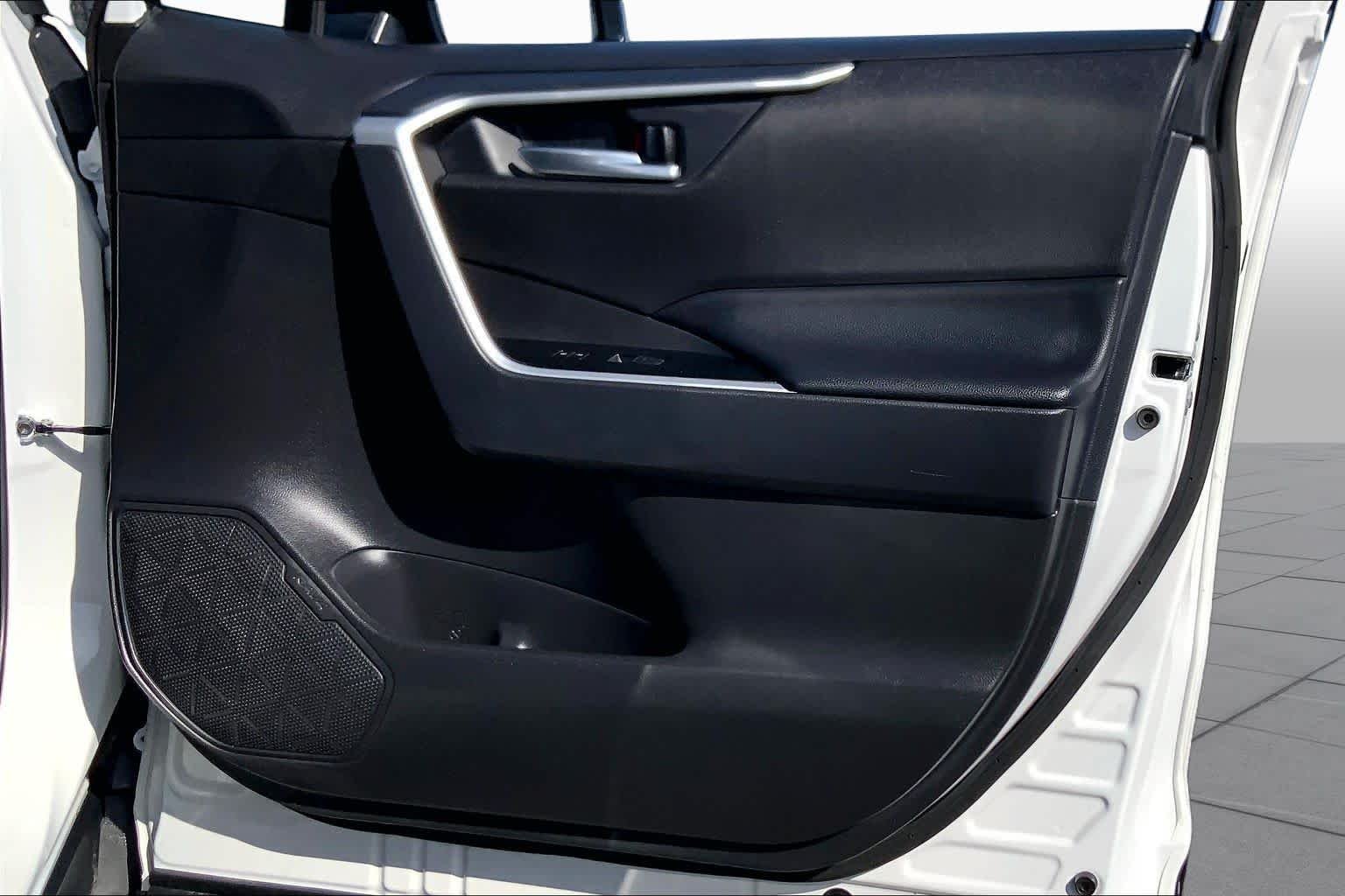 Used 2025 Ice Cap Toyota XLE image 22