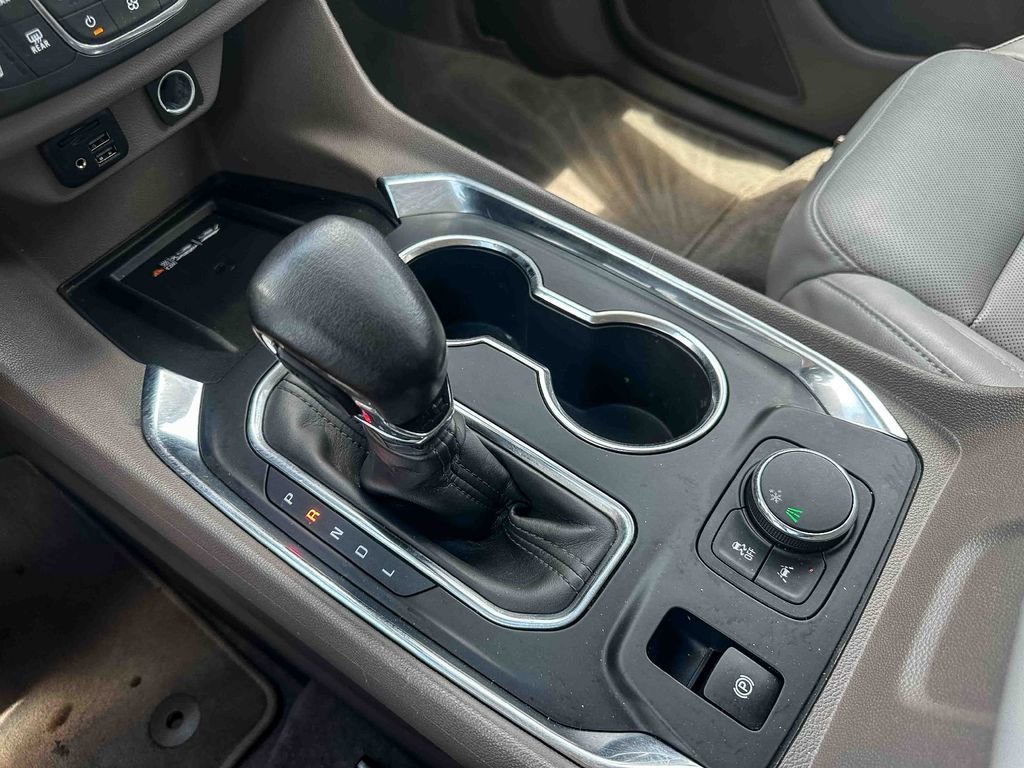 Certified Used 2021 SILVER ICE METALLIC Chevrolet Premier image 35