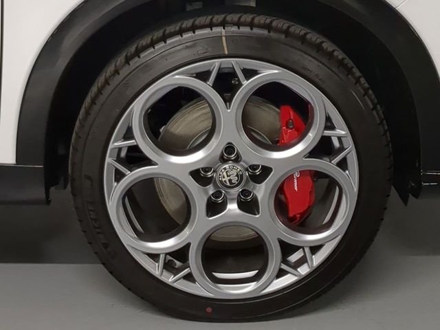 New 2025 Milano White Exterior Paint Alfa Romeo Base image 9