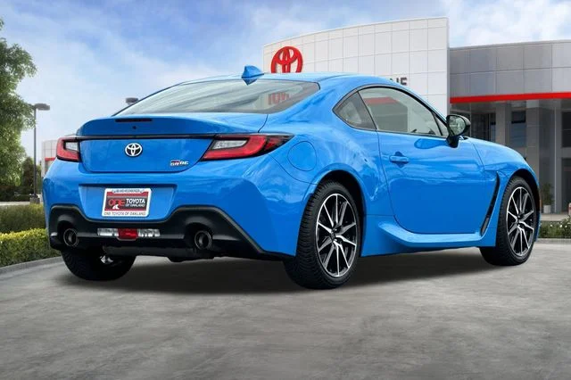 Used 2022  Toyota Base image 4