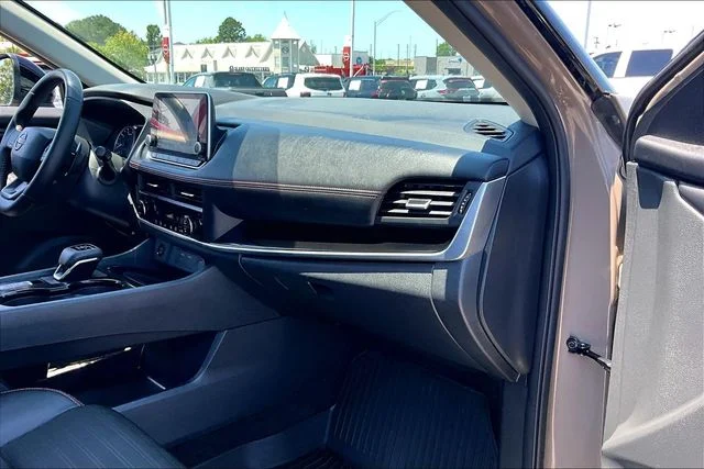 Used 2025 Beige/tan Nissan Rock Creek image 23