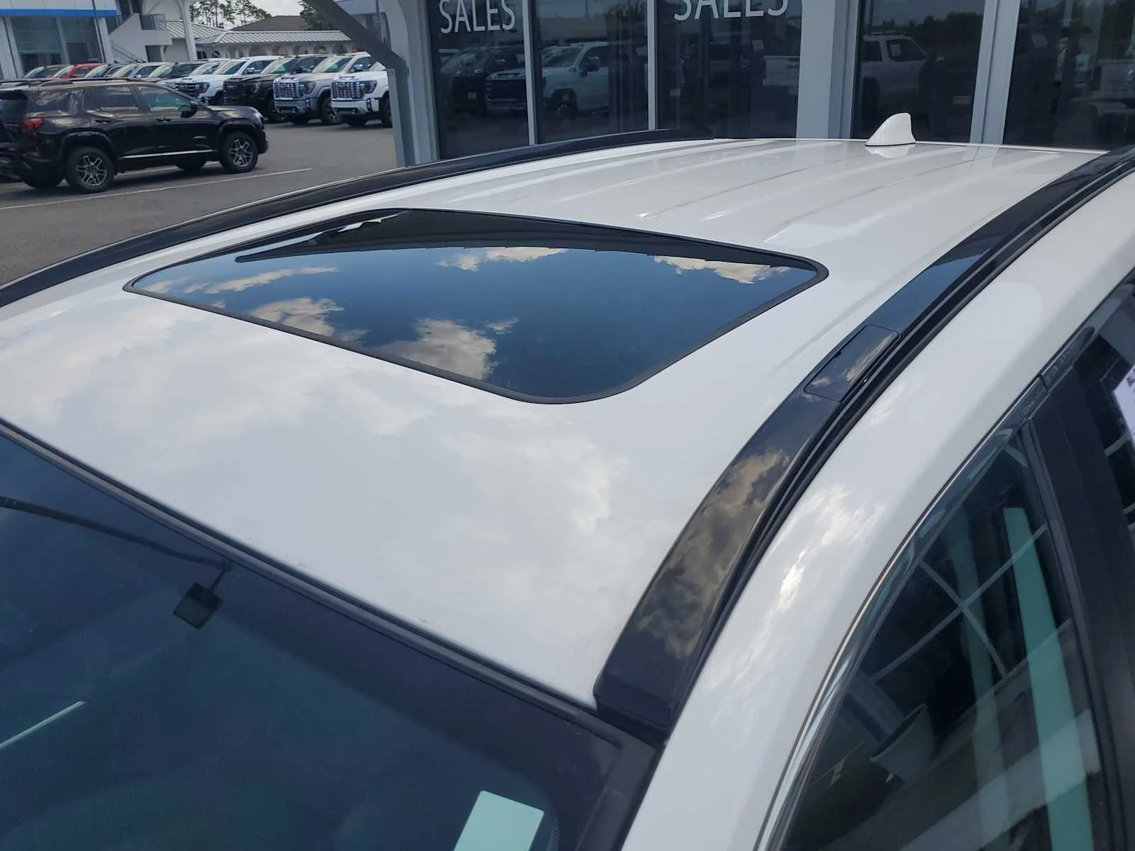 Used 2020 Super White White Toyota XLE image 14