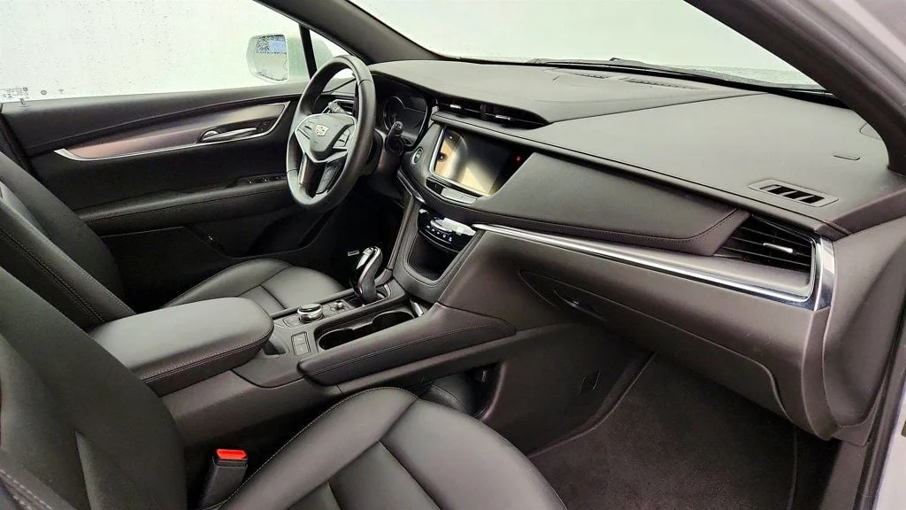Used 2020 Radiant Silver Metallic Cadillac FWD 4dr Luxury image 22