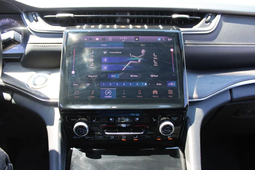 Used 2021 Silver Jeep Overland image 27